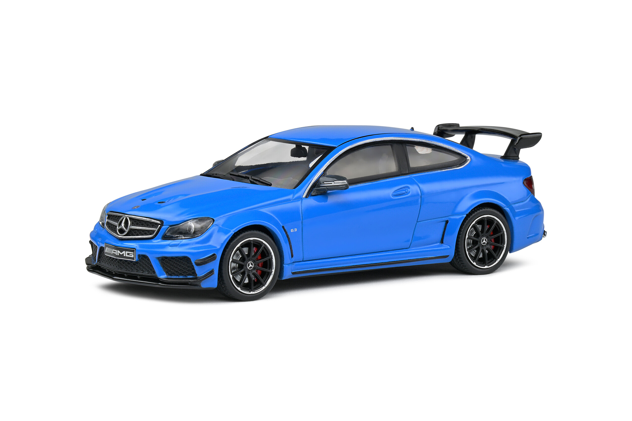 1-43-mercedes-benz-c63-amg-black-series-blue-01