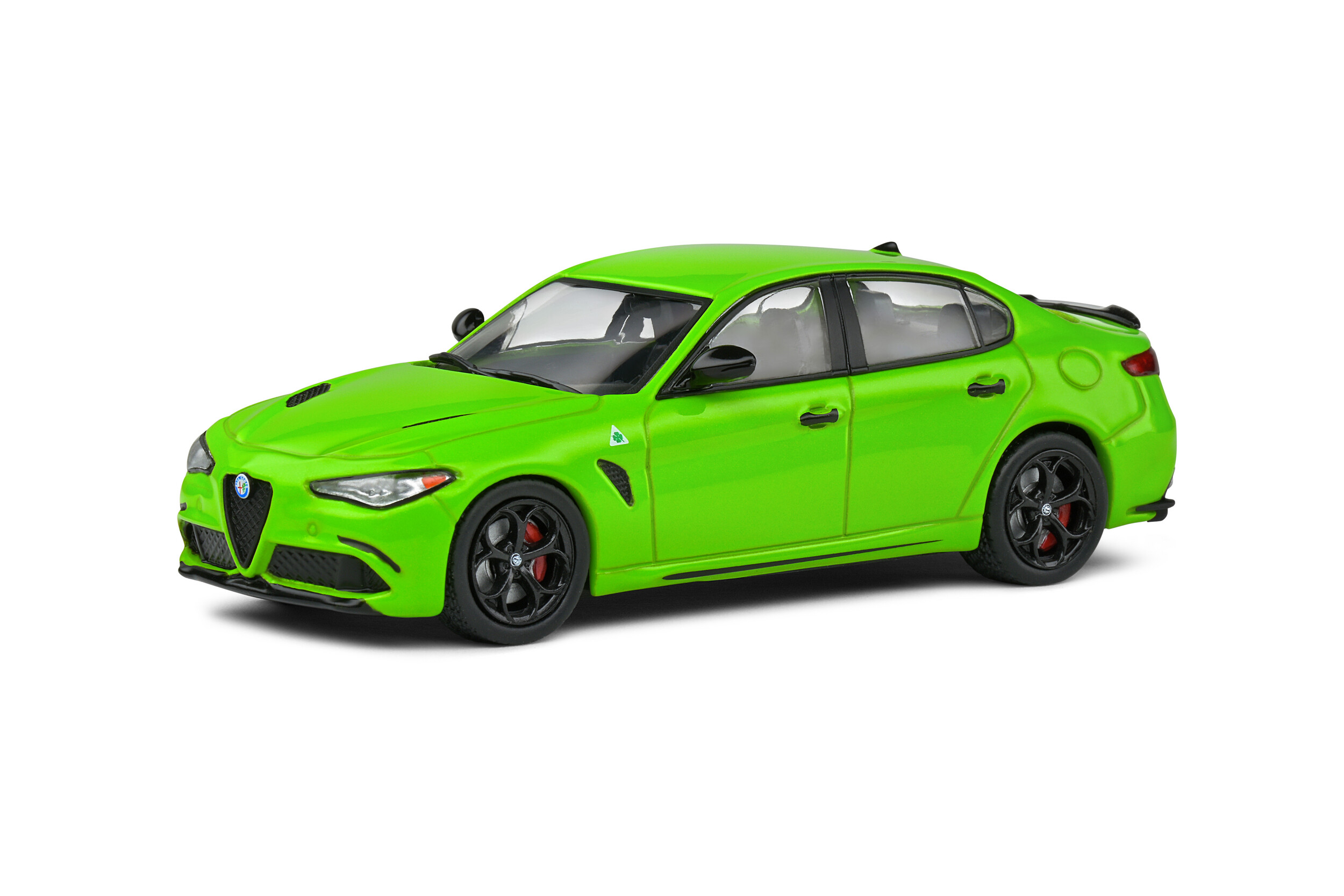 1-43-alfa-romeo-giulia-quadrifoglio-green-2020-01