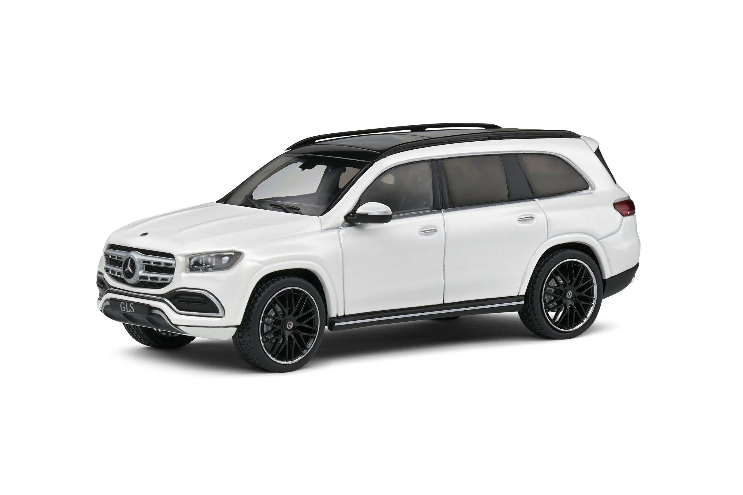 mercedes-benz-gls-w-amg-wheels-diamond-white-01