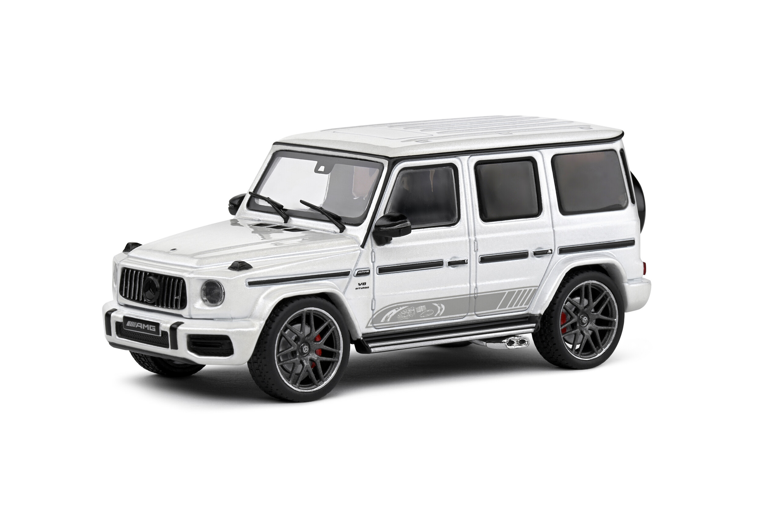 s4316701-mercedes-amg-g63-diamand-white-2022-01
